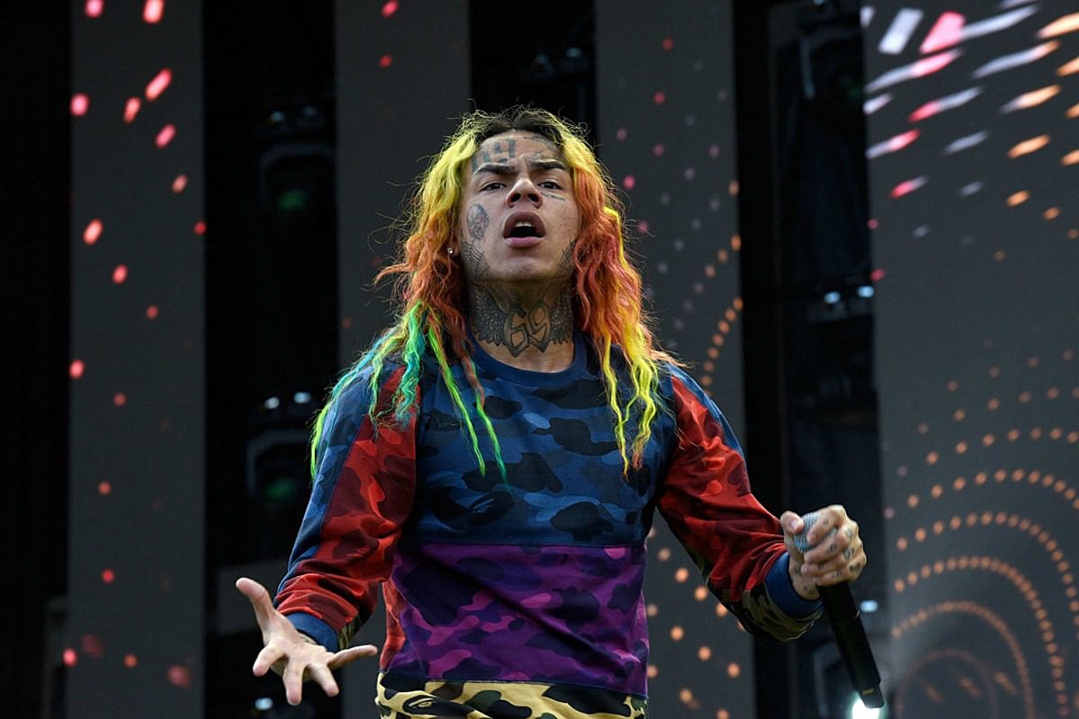 6ix9ine Hasn't Done Any of His 300 Community Service Hours, Wants "Tight Security" For It: Report
