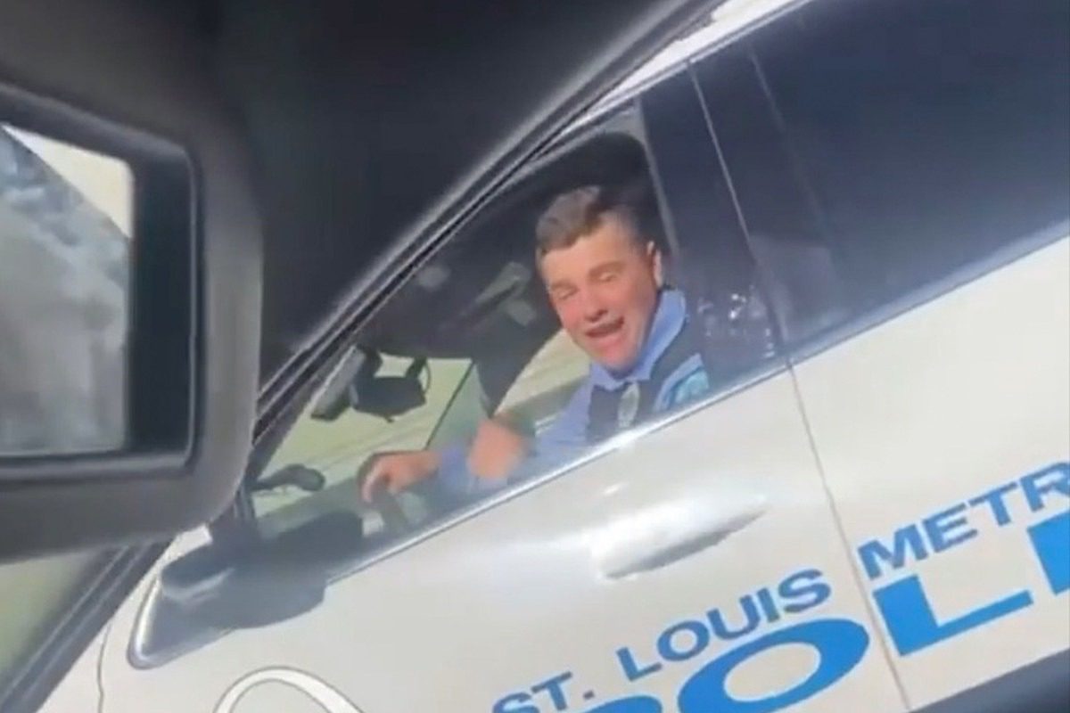 Police Officer Raps Kodak Black Song While Driving – Watch