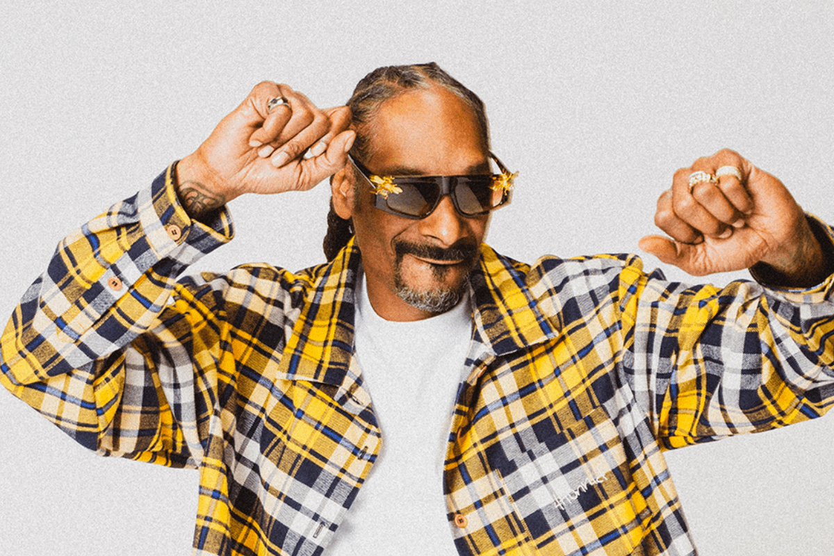 Snoop Dogg “Decentral Eyes Dogg” NFT Attracts Bid Of Over $771,000