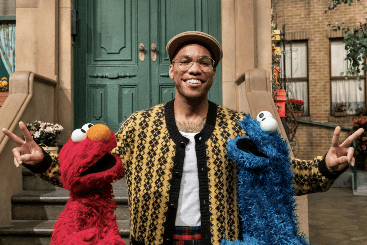 Anderson .Paak Connects With Elmo & Cookie Monster On ‘Sesame Street’