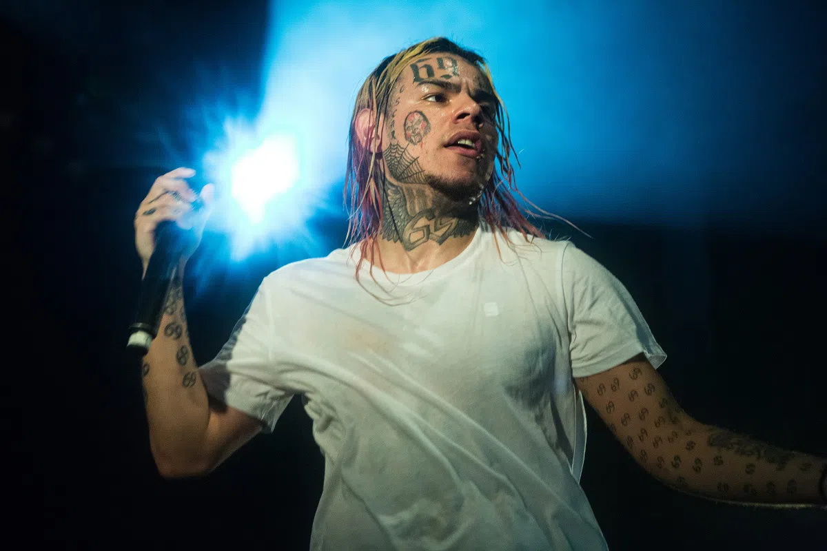 EXCLUSIVE: Tekashi 6ix9ine “Digging His Life Out Of A Hole” Despite His Claim Of Being Faboloulsy Rich