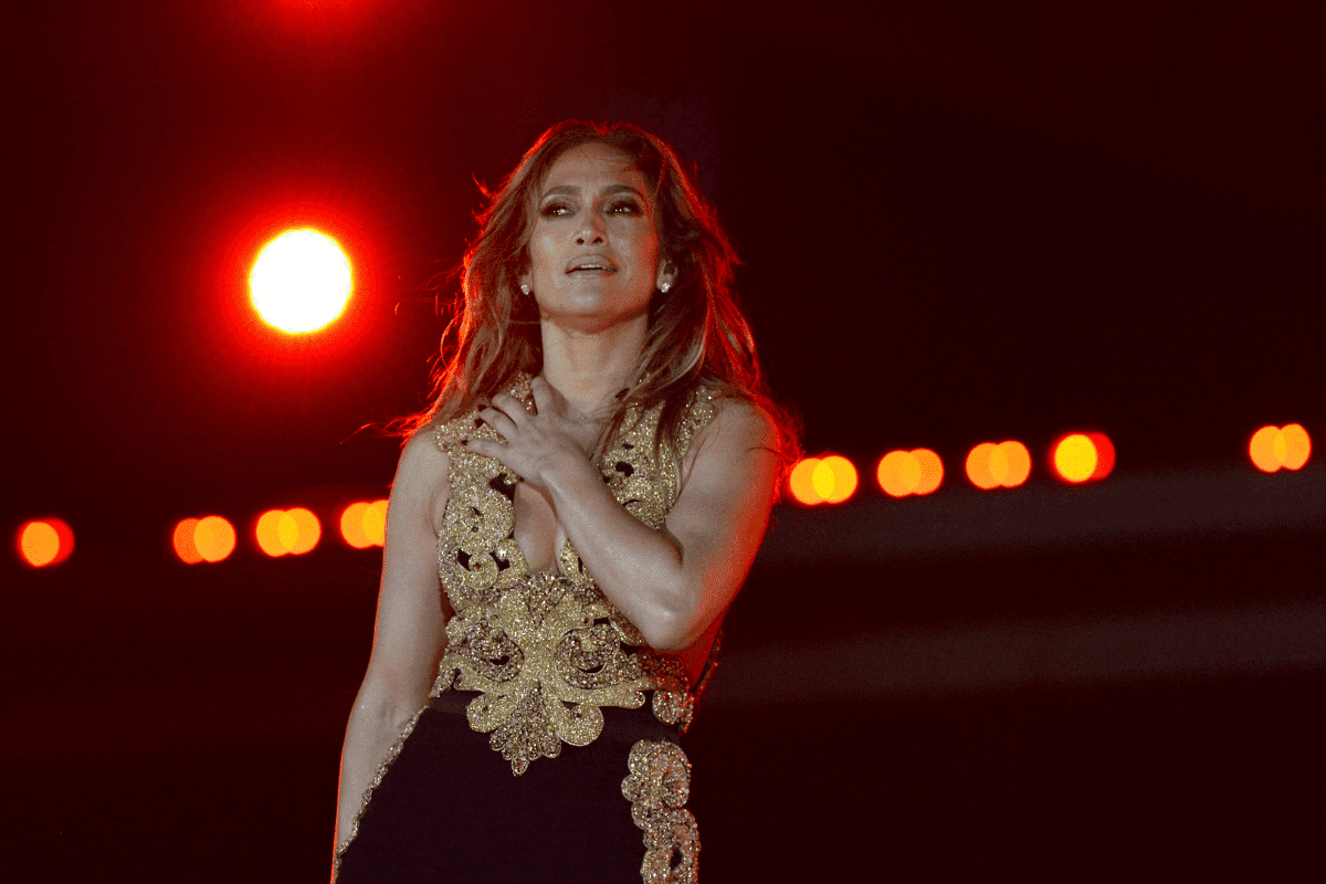 Jennifer Lopez Tears Up Accepting Generation Award At 2022 MTV Movie & TV Awards 
