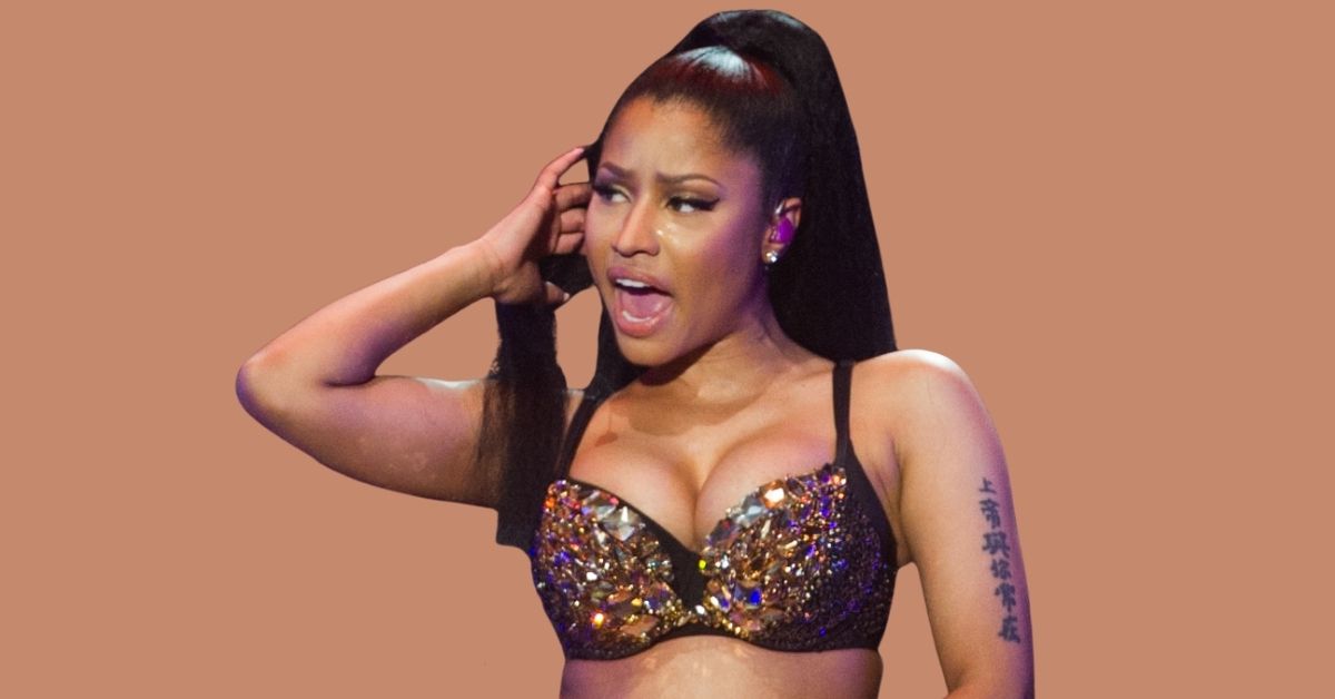 Nicki Minaj Fans Held Back By Cops At Wireless Festival After Jumping The Gates 