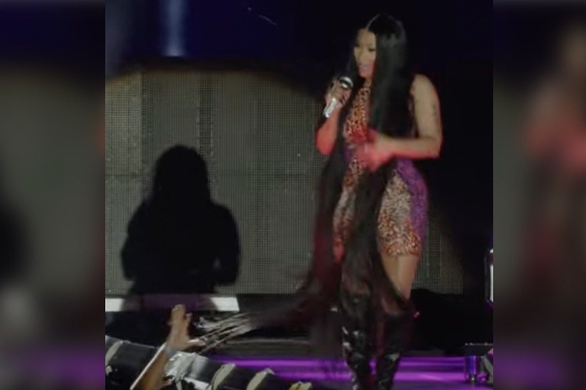 Nicki Minaj Fan Tries to Grab Nicki’s Wig During Rolling Loud New York Performance