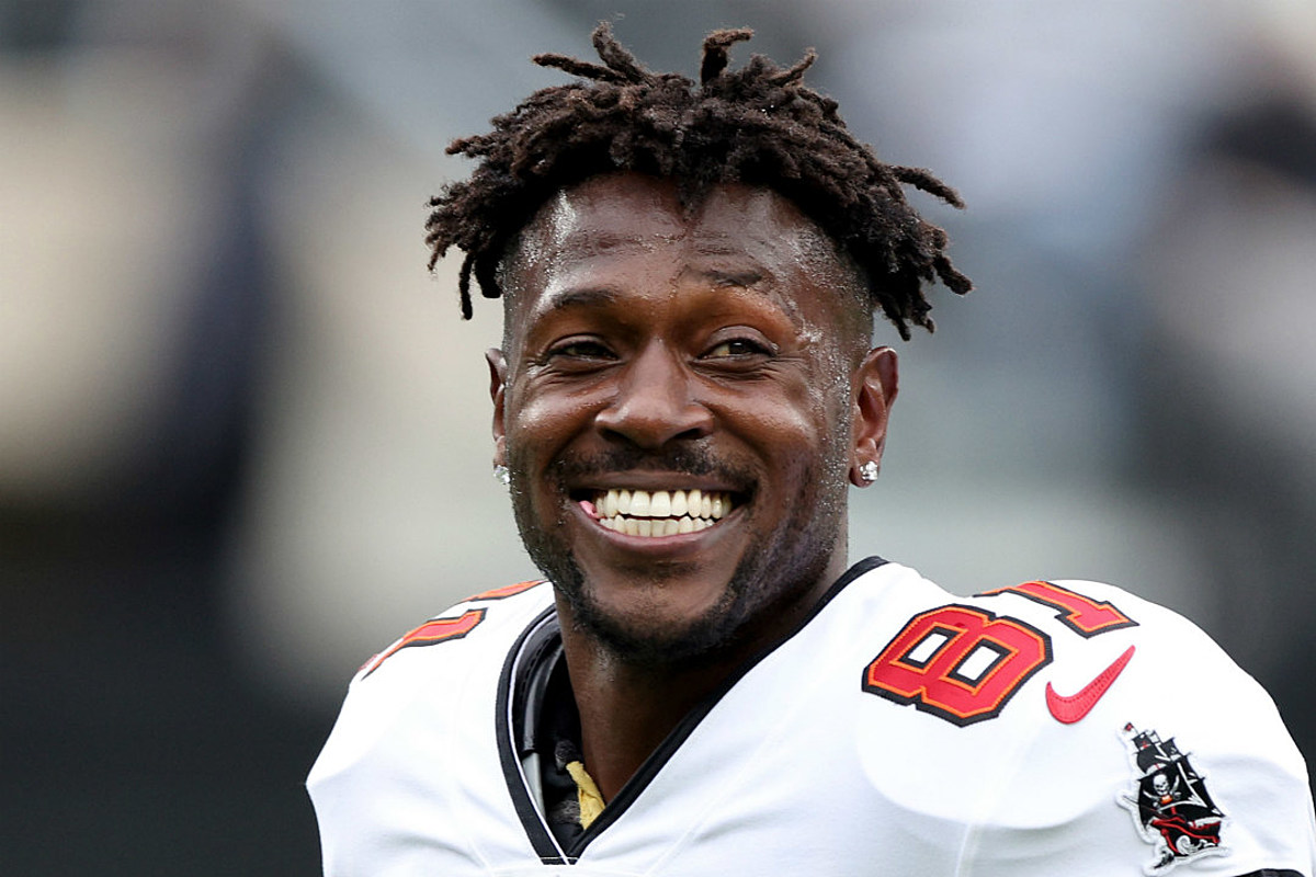 Antonio Brown Posts Alleged Check for $150,000 Supposedly Coming From His Rap Career