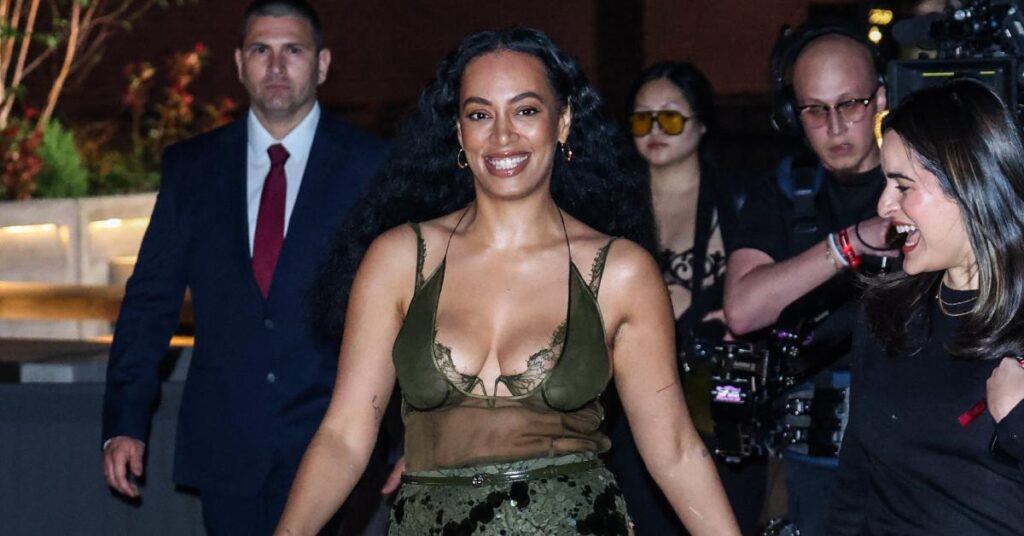 solange makeup free shower gucci bikini body photos