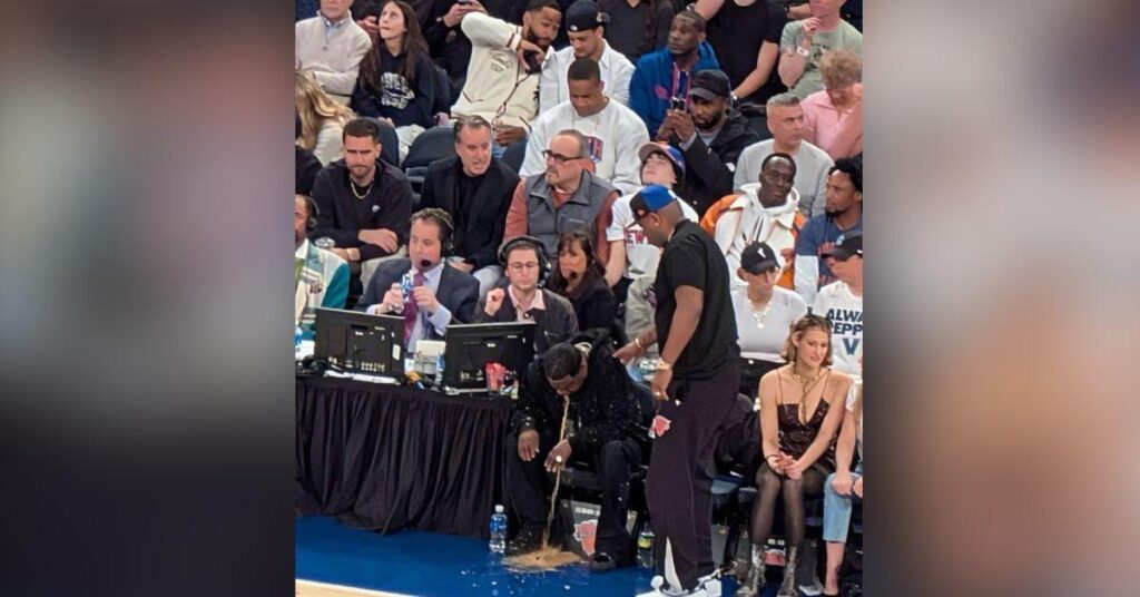 tracy morgan gets wheeled out ny knicks game throwing up