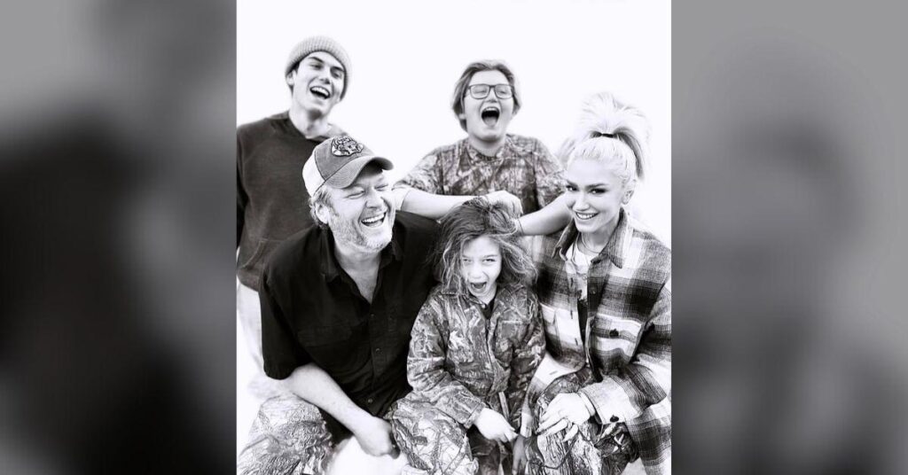 Photo of Blake Shelton, Gwen Stefani, Kingston, Zuma, and Apollo Rossdale