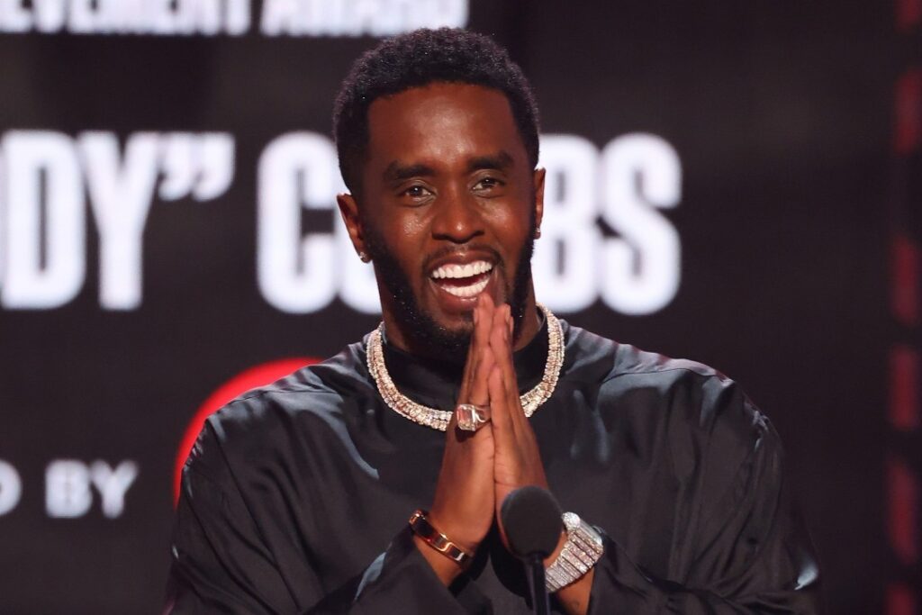 Diddy Drops to His Knees and Appears to Pray in Courtroom Sketch