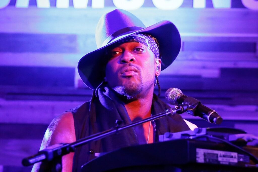 Hip-Hop Reacts to D’Angelo’s Death After a Reported Battle Cancer