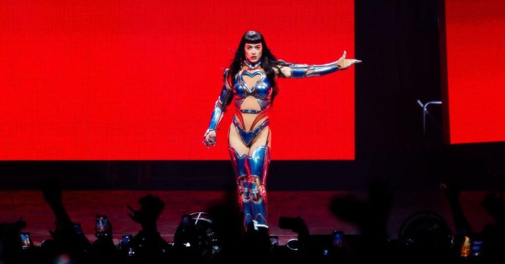 Image of Katy Perry is making time for Justin Trudeau amid her Lifetimes Tour.