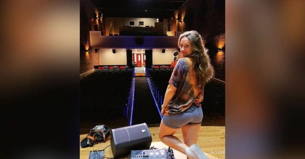 Photo of A viral video made fans think the dad-of-two might be dating his guitarist Maggie Baugh.