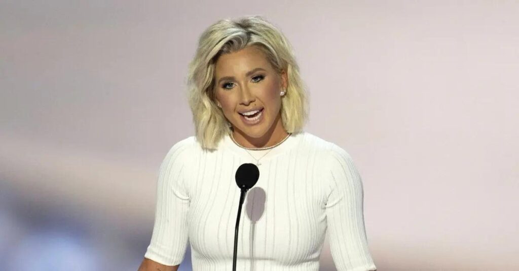 Photo of On the series, Savannah Chrisley declared she and half-sister Lindsie are 'no longer family.'