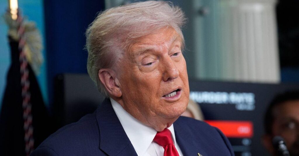 photo of Donald Trump posted a second message directed at Pam Bondi after deleting his first one