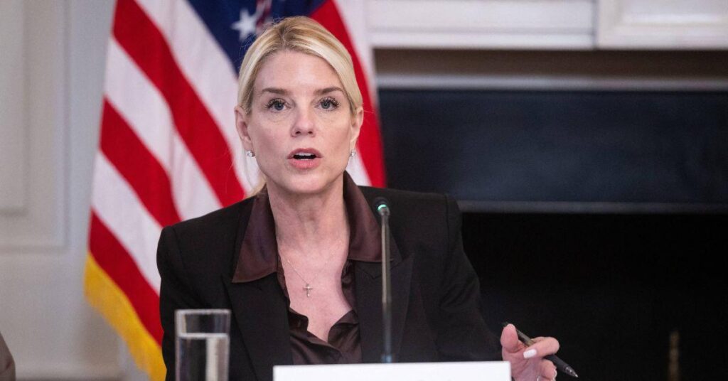 photo of Pam Bondi credited the president for being 'transparent' when she was asked about his Truth Social post