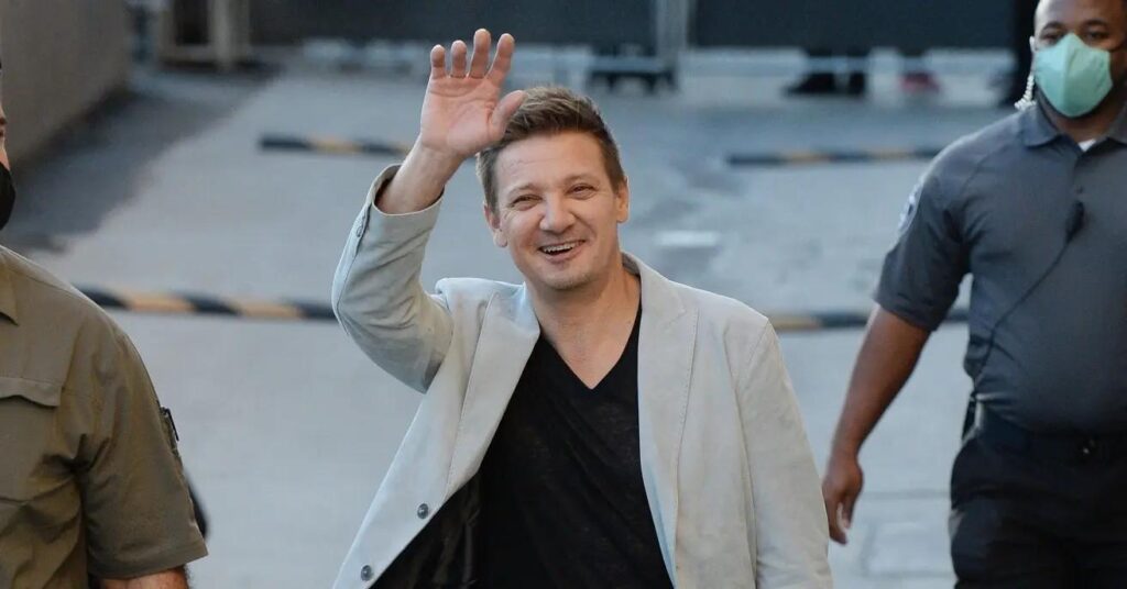 image of Jeremy Renner was accused of sending explicit photos to his coworker.