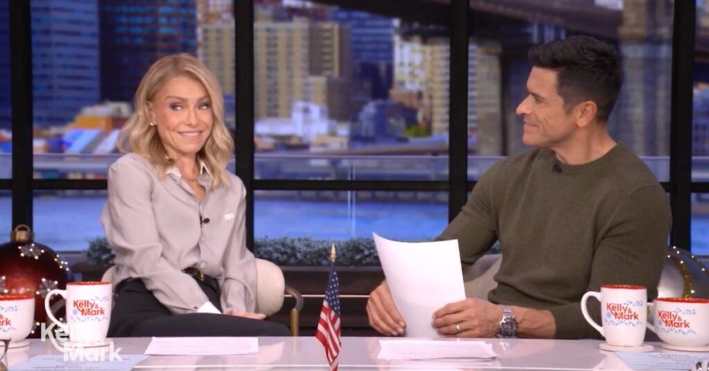 Image of Kelly Ripa 'prefers' to sleep in bed with Mark Consuelos despite his snoring habits.