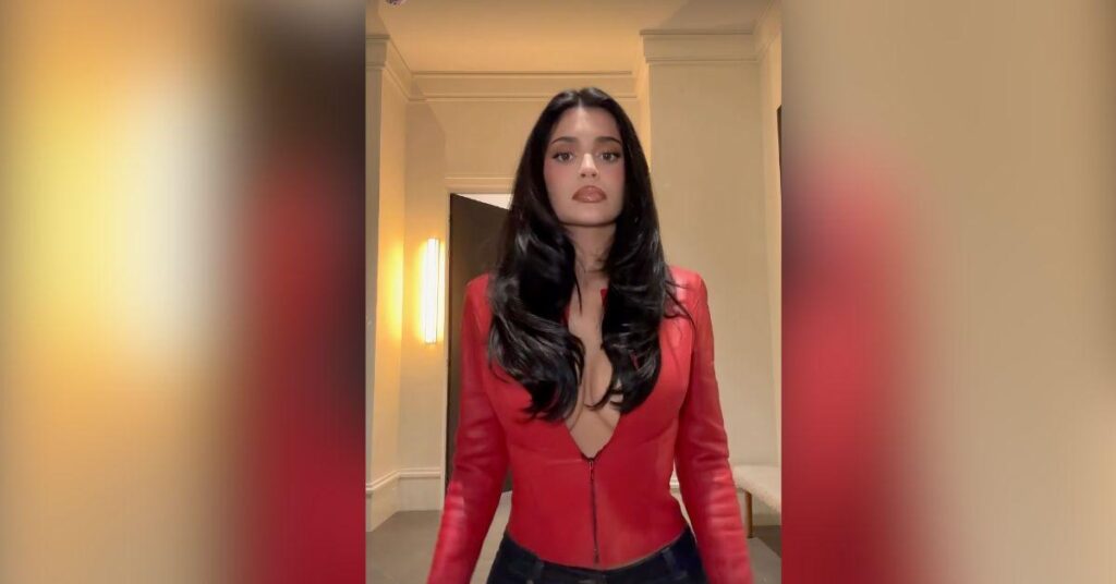 image of The star rocked a red jacket.