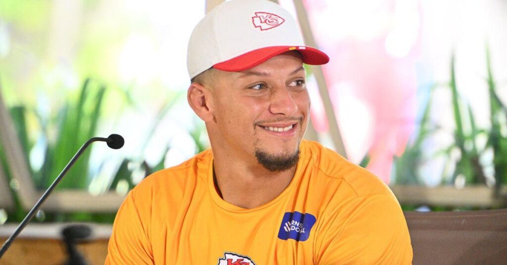 image of Patrick Mahomes suffered a knee injury late in the game.