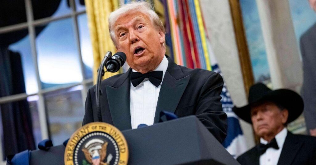 image of The POTUS awarded the Kennedy Center Honors to a group of Hollywood icons on December 6.