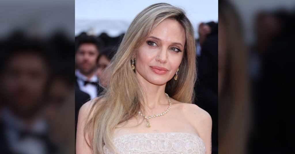 Image of Angelina Jolie is reportedly planning to leave Los Angeles.