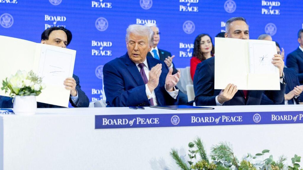 Photo of Donald Trump had a fresh purple bruise on his left hand, which Karoline Leavitt claimed was the result of him hitting it on the corner of a table.