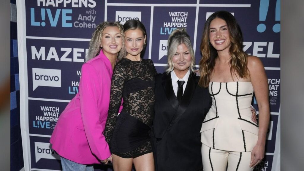 Photo of Lexi Wood, Shannon Cassidy Wood, Tiffany Wood and Tinx.