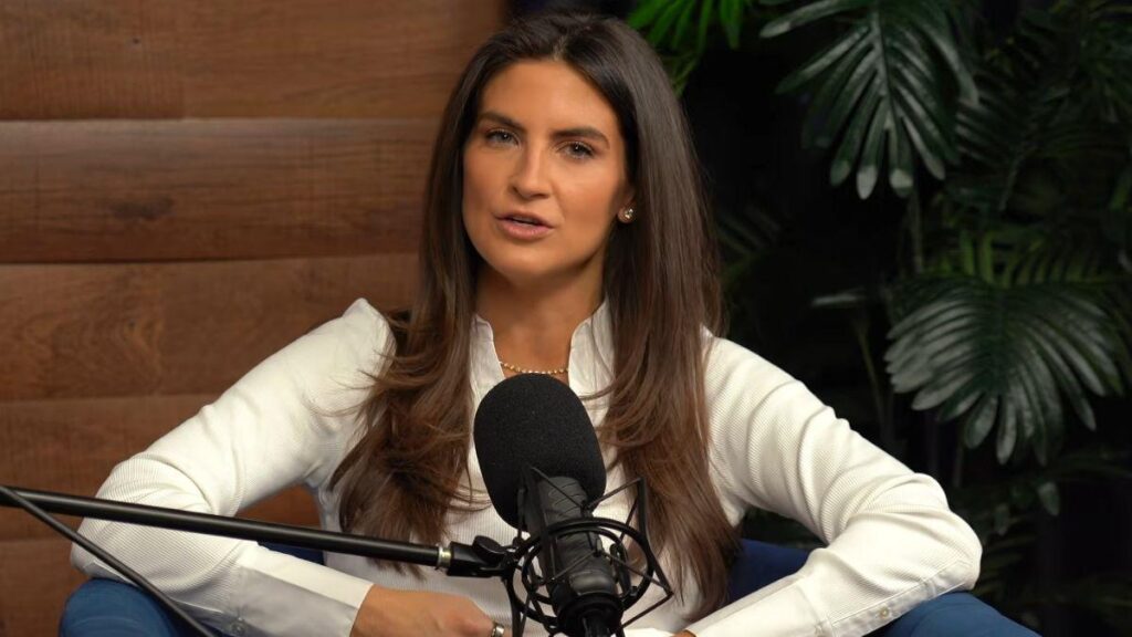 Photo of Karoline Leavitt came to Kaitlan Collins' aid in Saudi Arabia.