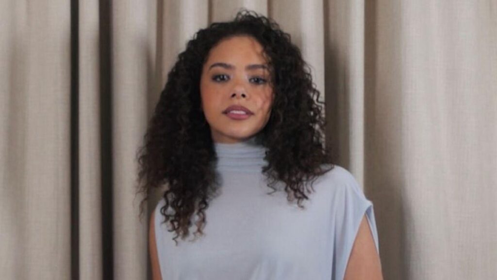 Image of Antonia Gentry opens up about curly hair anxiety in Hollywood.