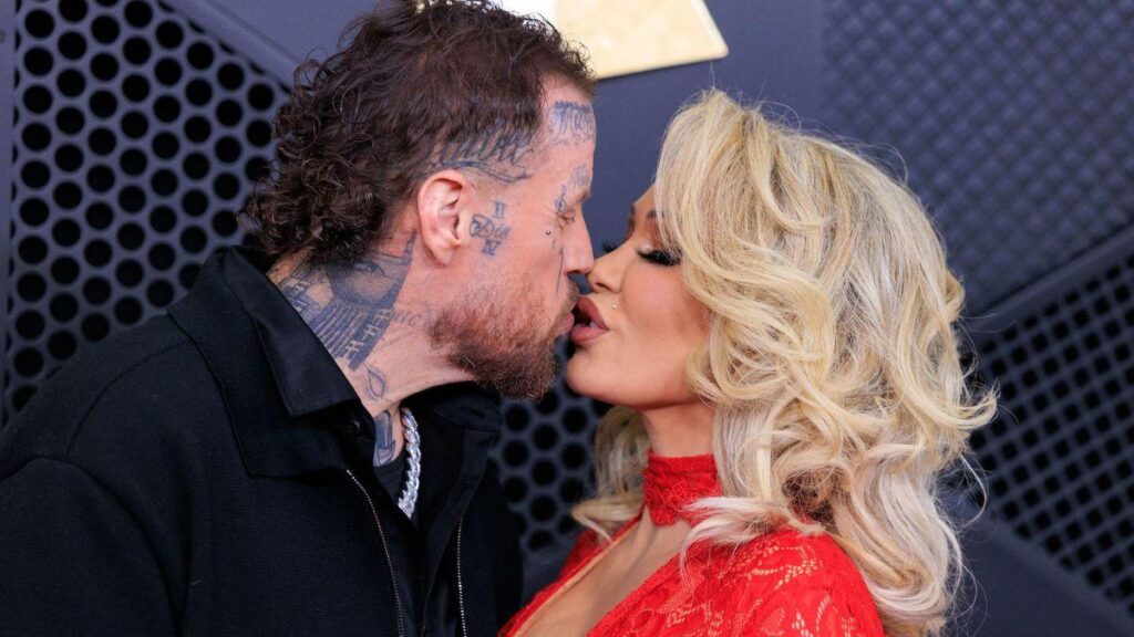 bunnie xo memoir stripped down biggest bombshells