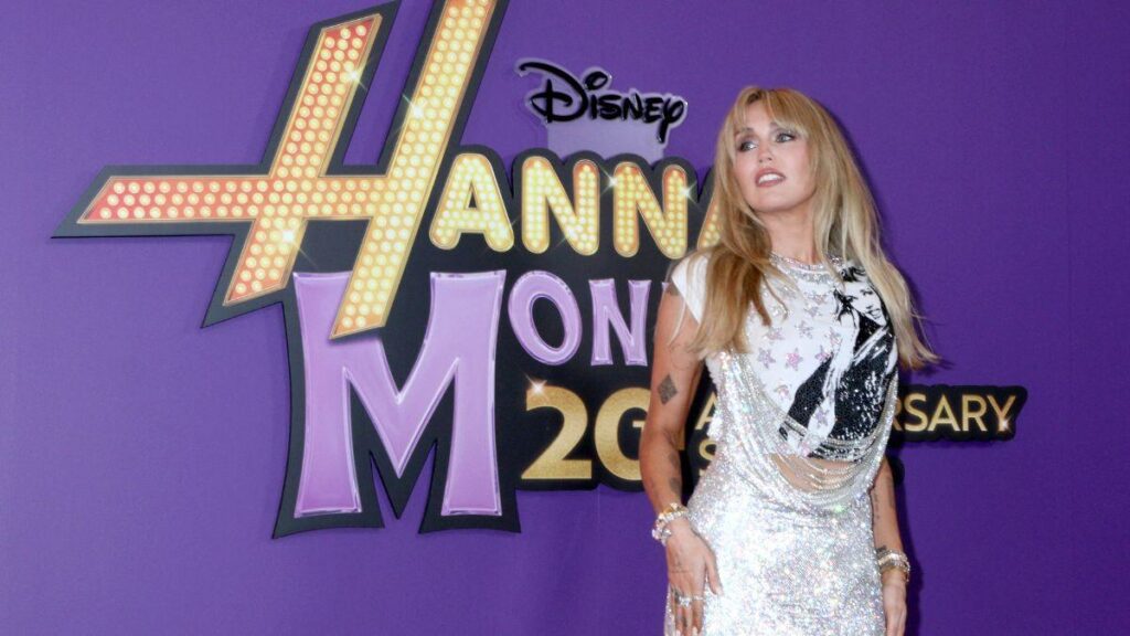 Image of She revisited 'Hannah Montana' during the anniversary special premiere.