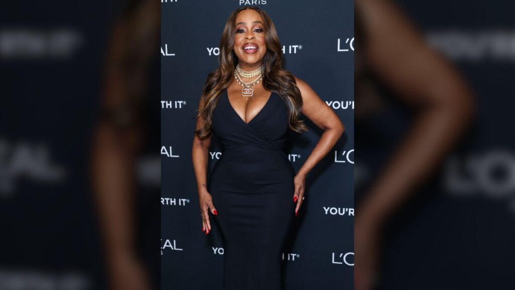 Photo of Niecy Nash returned to the states nearly three days after violence ignited in Mexico.