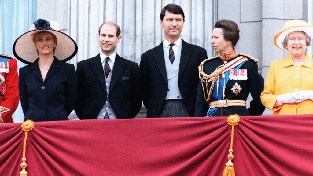 image of royal family