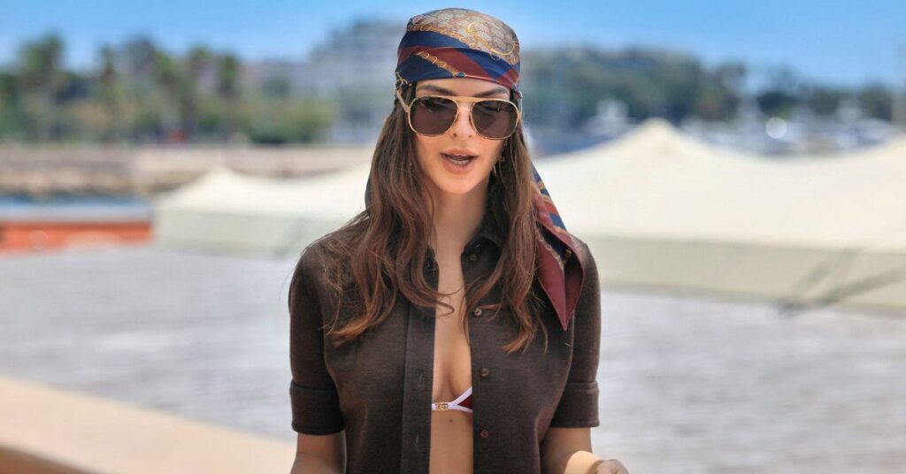 image of Emily Ratajkowski shared a photo aboard a private jet.